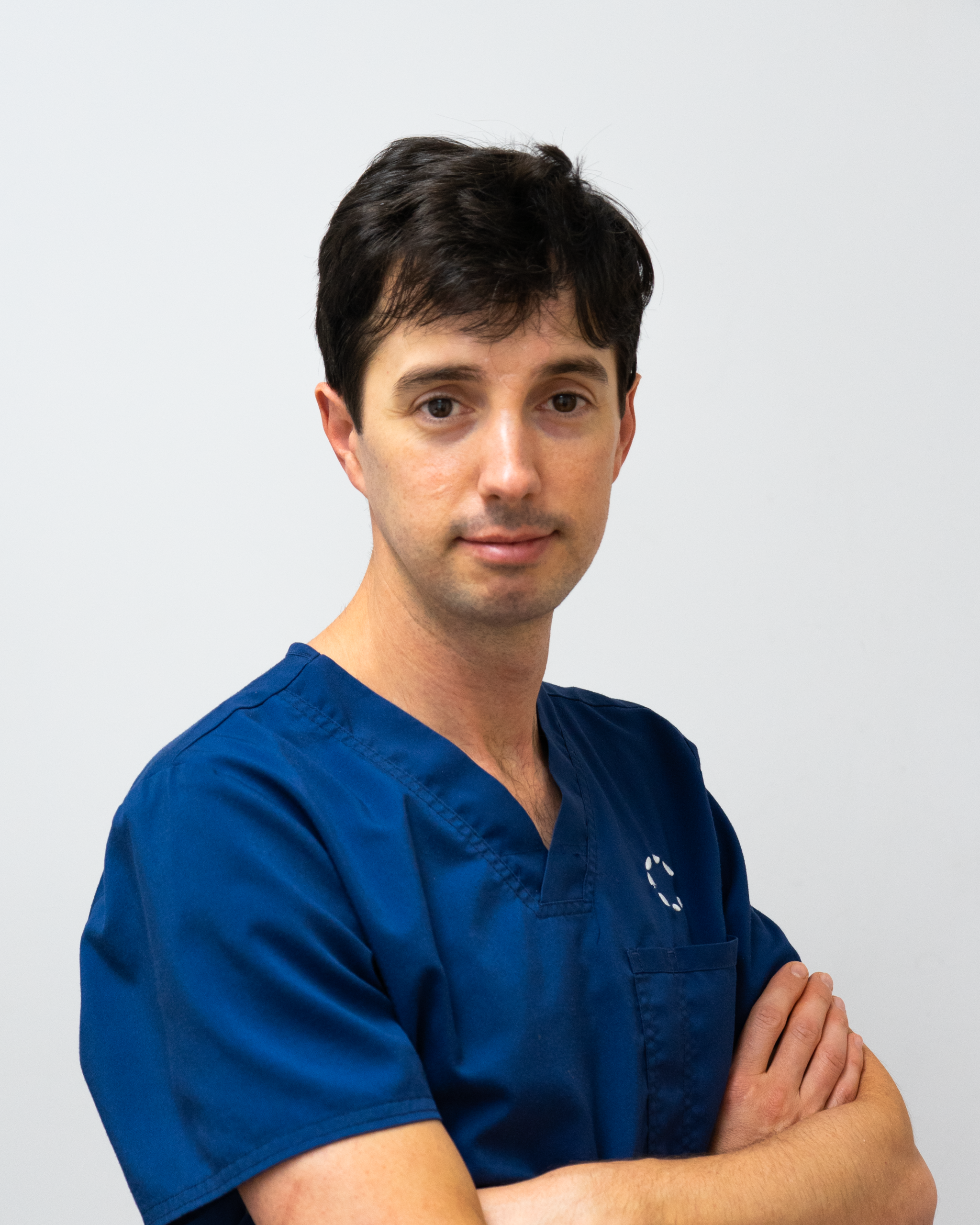 ¡Aquí lo tienes! Alt text: "Víctor Anadón, especialista en implantología en Sant Boi de Llobregat